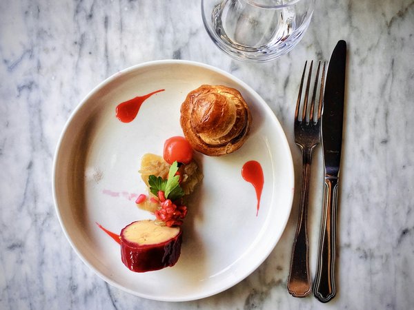 Quelle croisière offre des ateliers de cuisine indonésienne avec des chefs locaux à Bali?